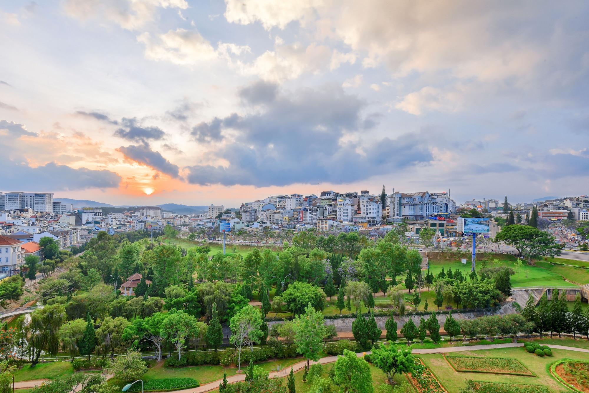 Khách sạn Park Hotel Dalat - Dalat Plaza Hotel cũ Esterno foto